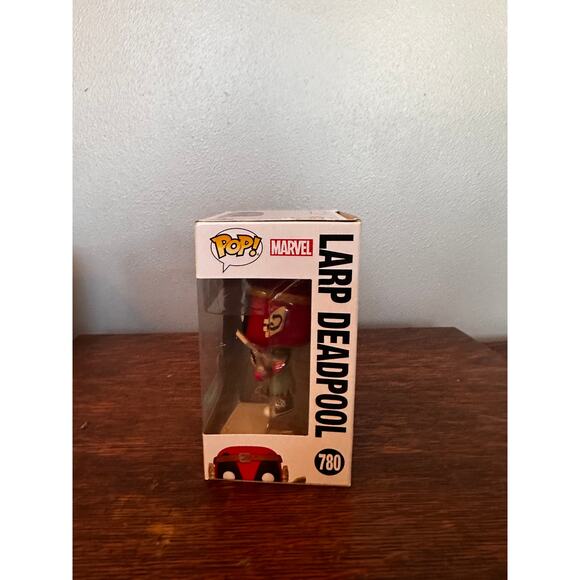 Funko 780 Marvel's Larp Deadpool - Picture 2 of 6